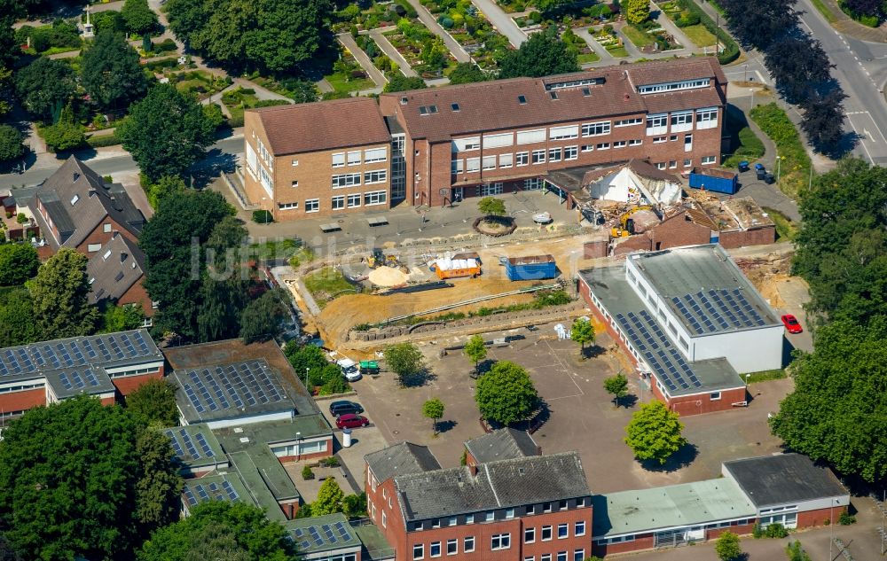 Luftbild Bottrop - Schulgebäude der Gemeinschaftshauptschule Kirchhellen neben dem Vestisches Gymnasium in Bottrop im Bundesland Nordrhein-Westfalen