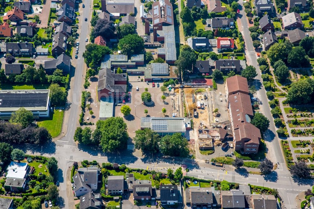 Bottrop aus der Vogelperspektive: Schulgebäude der Gemeinschaftshauptschule Kirchhellen neben dem Vestisches Gymnasium in Bottrop im Bundesland Nordrhein-Westfalen