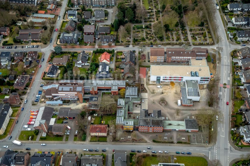 Kirchhellen aus der Vogelperspektive: Schulgebäude der Gemeinschaftshauptschule Kirchhellen und des Vestischen Gymnasium an der Schulstraße - Kirchhellener Ring in Kirchhellen im Bundesland Nordrhein-Westfalen, Deutschland