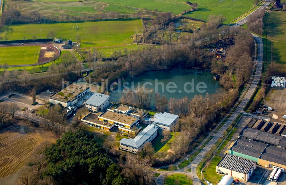 Luftaufnahme Isselburg - Schulgebäude der Gemeinschaftshauptschule Verbundschule im Norden von Isselburg im Bundesland Nordrhein-Westfalen