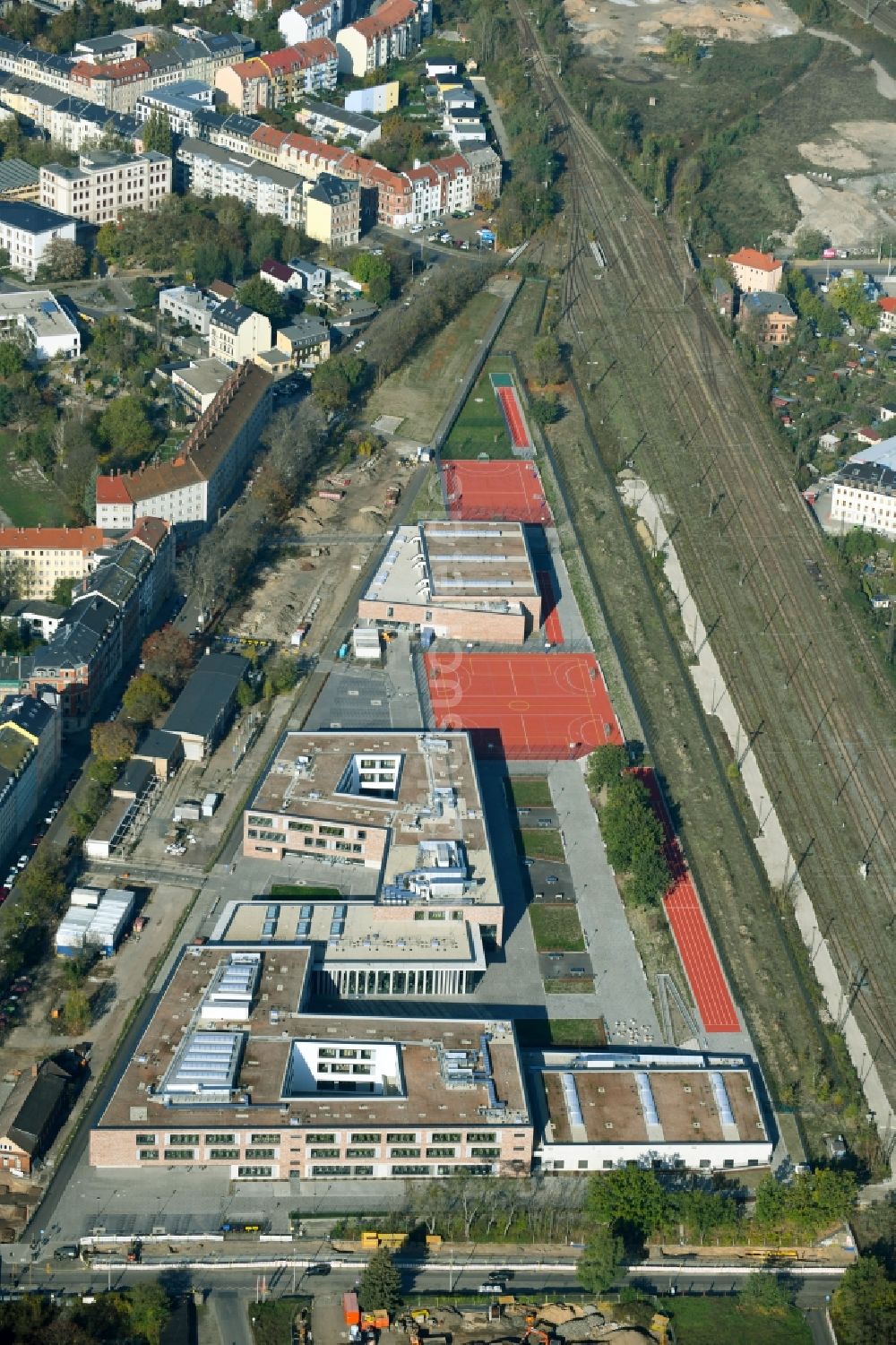 Luftbild Dresden - Schulgebäude der Gemeinschaftsschule Pieschen und dem Gymnasium Dresden-Pieschen in der Gehestraße in Dresden im Bundesland Sachsen, Deutschland