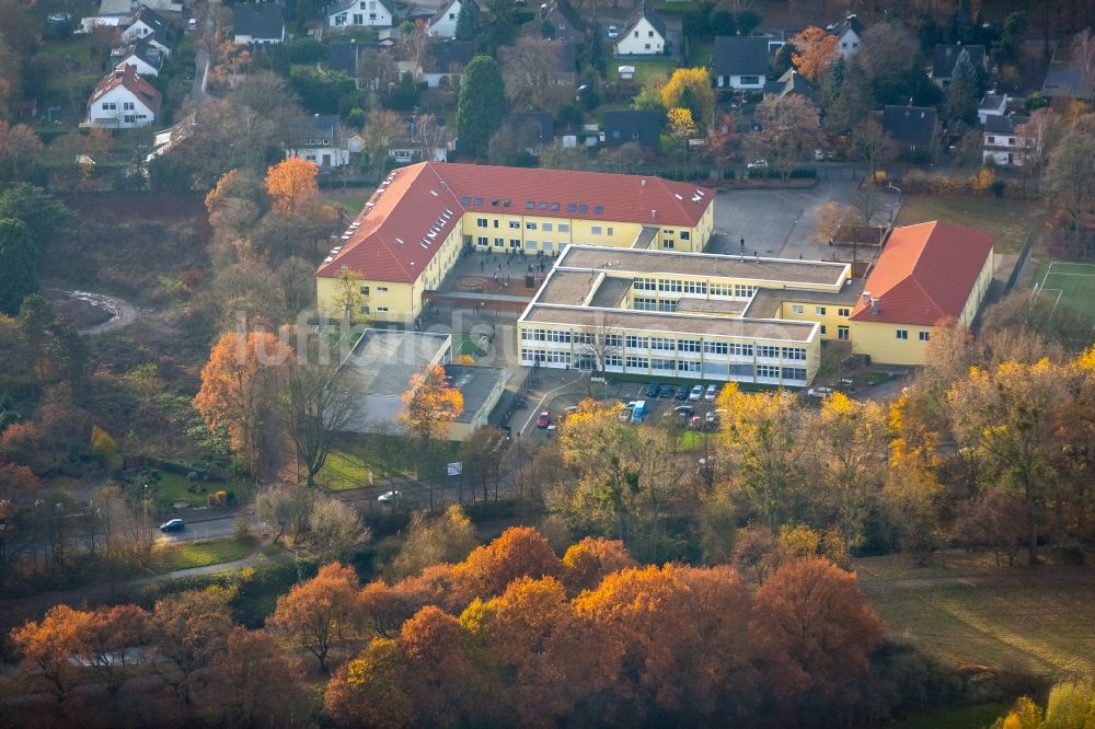 Luftaufnahme Duisburg - Schulgebäude der St. Georges - The English International School Duisburg-Düsseldorf in Duisburg im Bundesland Nordrhein-Westfalen