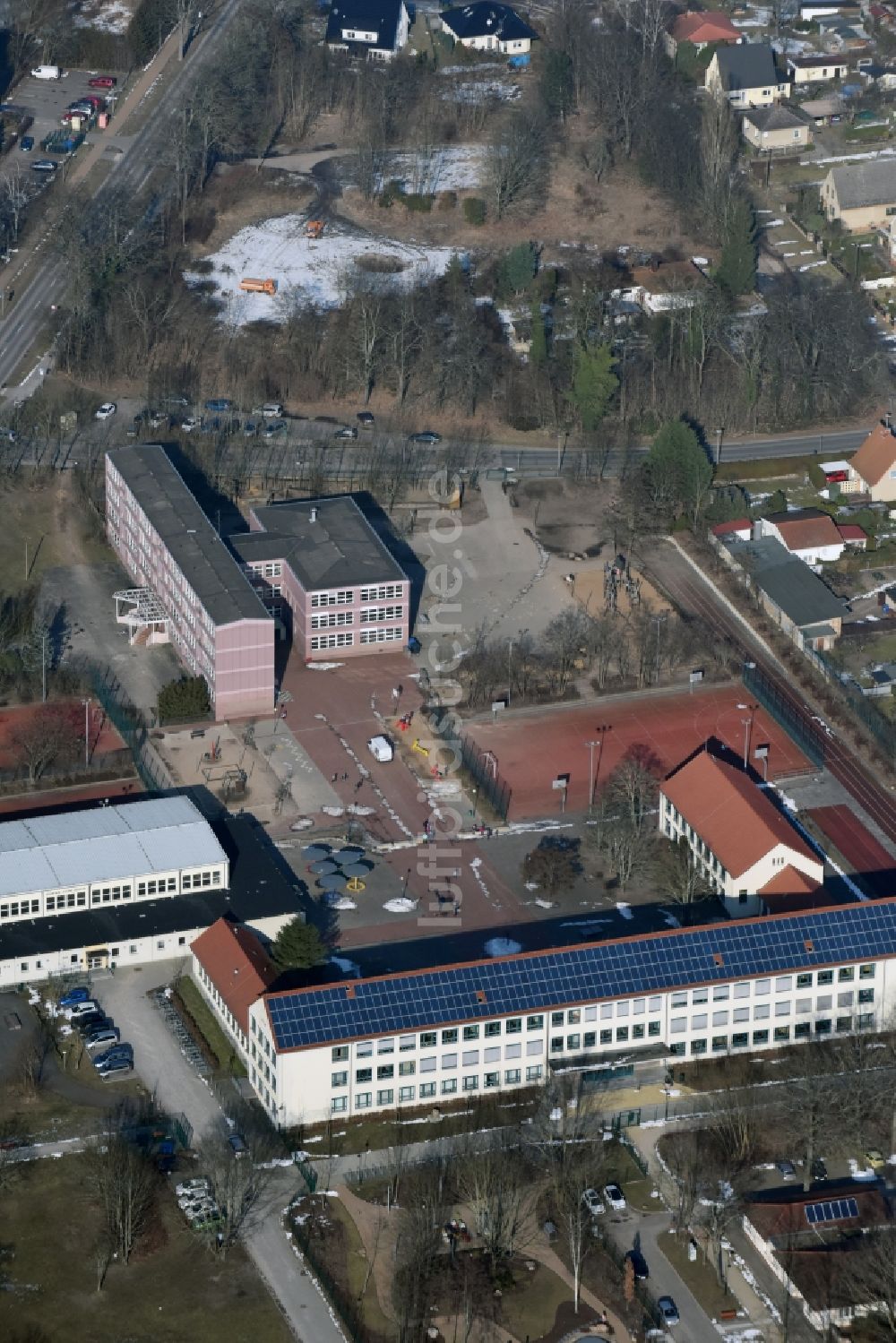 Bernau aus der Vogelperspektive: Schulgebäude der Gesamtschule Bernau mit gymnasialer Oberstufe Hermann-Duncker-Straße in Bernau im Bundesland Brandenburg