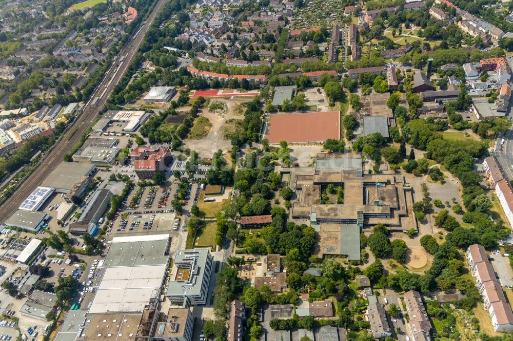 Essen von oben - Schulgebäude der Gesamtschule Bockmühle in Essen im Bundesland Nordrhein-Westfalen - NRW, Deutschland