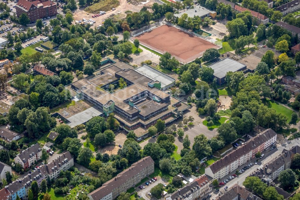 Essen von oben - Schulgebäude der Gesamtschule Bockmühle an der Ohmstraße in Essen im Bundesland Nordrhein-Westfalen - NRW, Deutschland