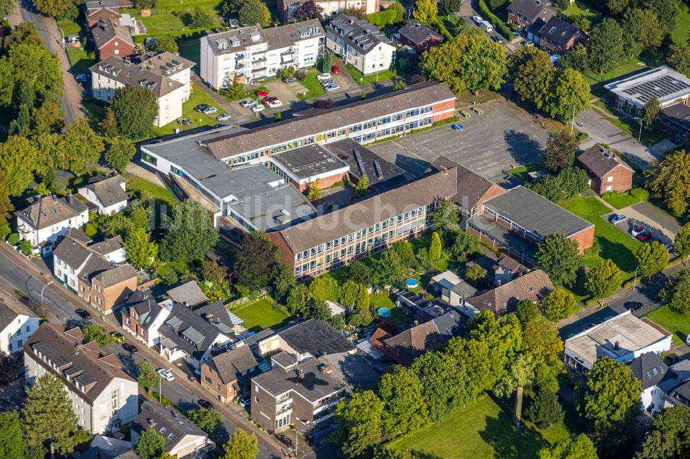 Luftaufnahme Neubeckum - Schulgebäude Gesamtschule Ennigerloh in Neubeckum im Bundesland Nordrhein-Westfalen, Deutschland