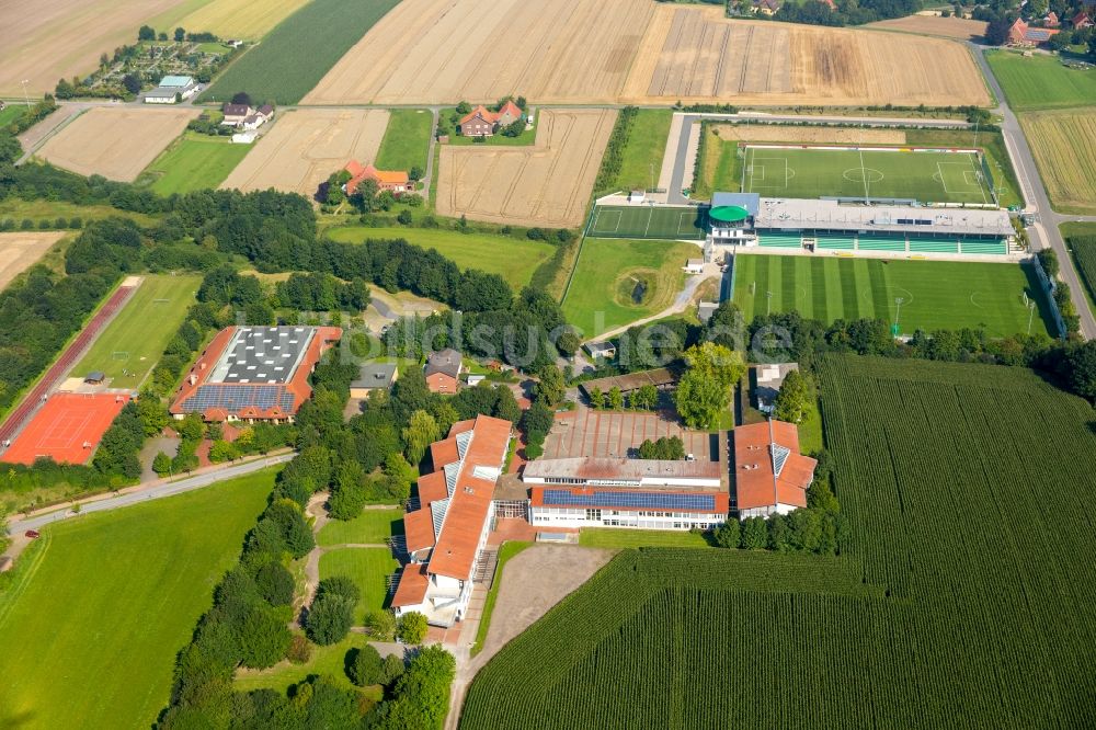 Luftbild Rödinghausen - Schulgebäude der Gesamtschule der Gemeinde Rödinghausen in Rödinghausen im Bundesland Nordrhein-Westfalen