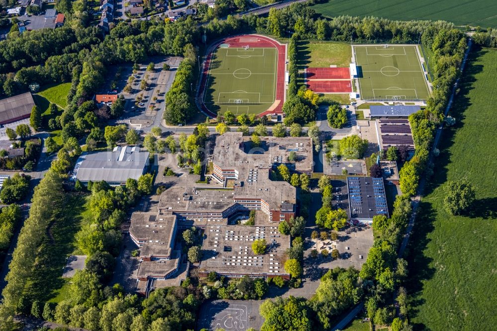 Kamen aus der Vogelperspektive: Schulgebäude der Gesamtschule Kamen in Kamen im Bundesland Nordrhein-Westfalen, Deutschland