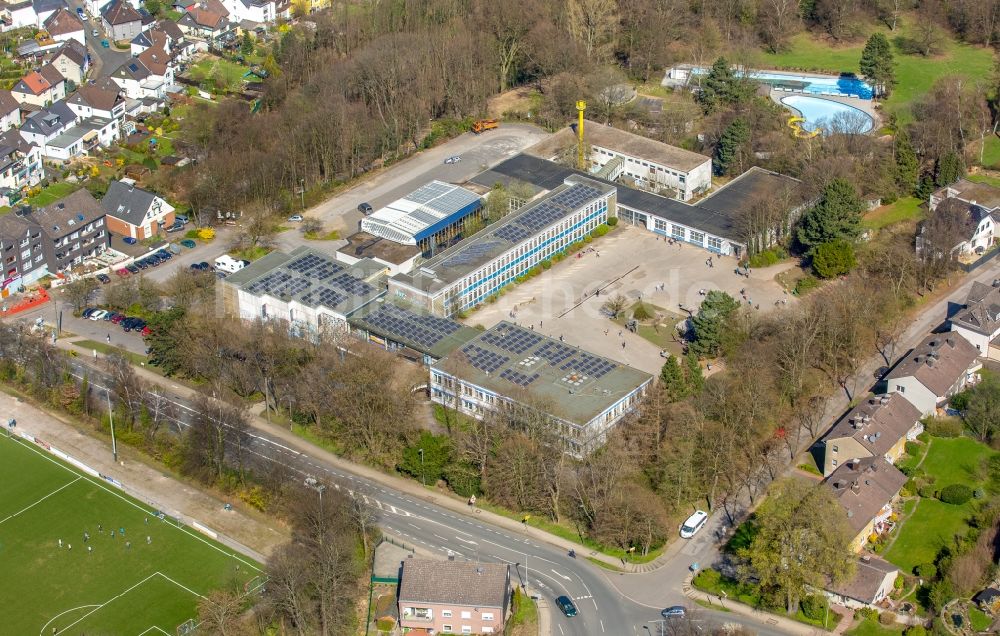 Hattingen aus der Vogelperspektive: Schulgebäude der - Gesamtschule an der Marxstraße in Hattingen im Bundesland Nordrhein-Westfalen