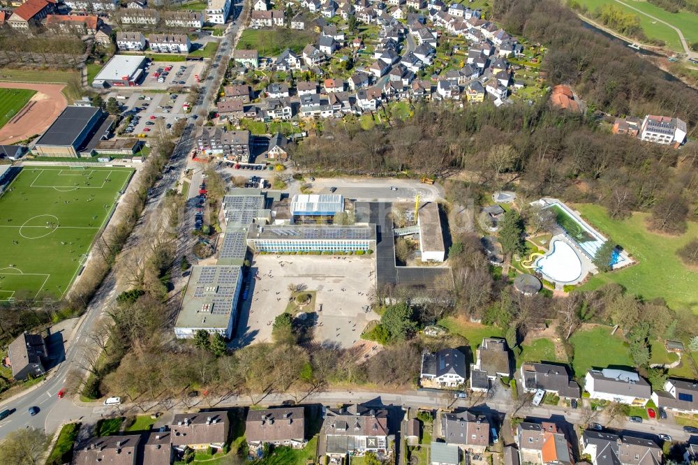 Luftbild Hattingen - Schulgebäude der - Gesamtschule an der Marxstraße in Hattingen im Bundesland Nordrhein-Westfalen