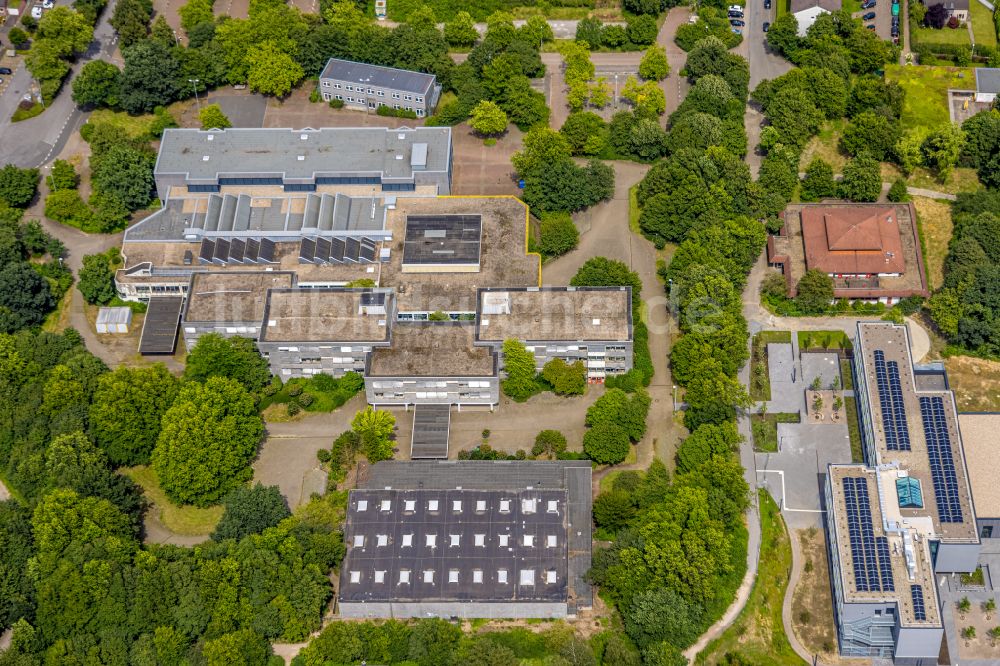 Mülheim an der Ruhr aus der Vogelperspektive: Schulgebäude der Gesamtschule Saarn und des Berufskolleg Lehnerstraße im Stadtteil Saarn in Mülheim an der Ruhr im Bundesland Nordrhein-Westfalen