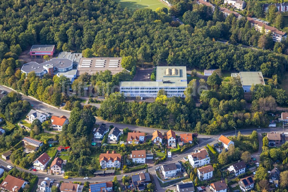 Siegen von oben - Schulgebäude Gesamtschule Auf dem Schießberg und Realschule Am Schießberg im Ortsteil Geisweid in Siegen im Bundesland Nordrhein-Westfalen, Deutschland