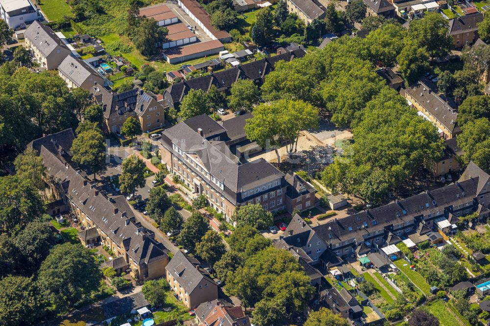 Luftbild Dinslaken - Schulgebäude der GGS Lohberg Grundschule in Dinslaken im Bundesland Nordrhein-Westfalen