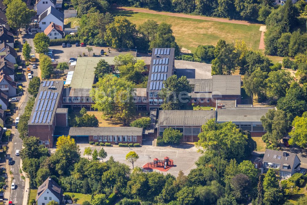 Hattingen aus der Vogelperspektive: Schulgebäude der GGS Oberwinzerfeld im Ortsteil Baak in Hattingen im Bundesland Nordrhein-Westfalen