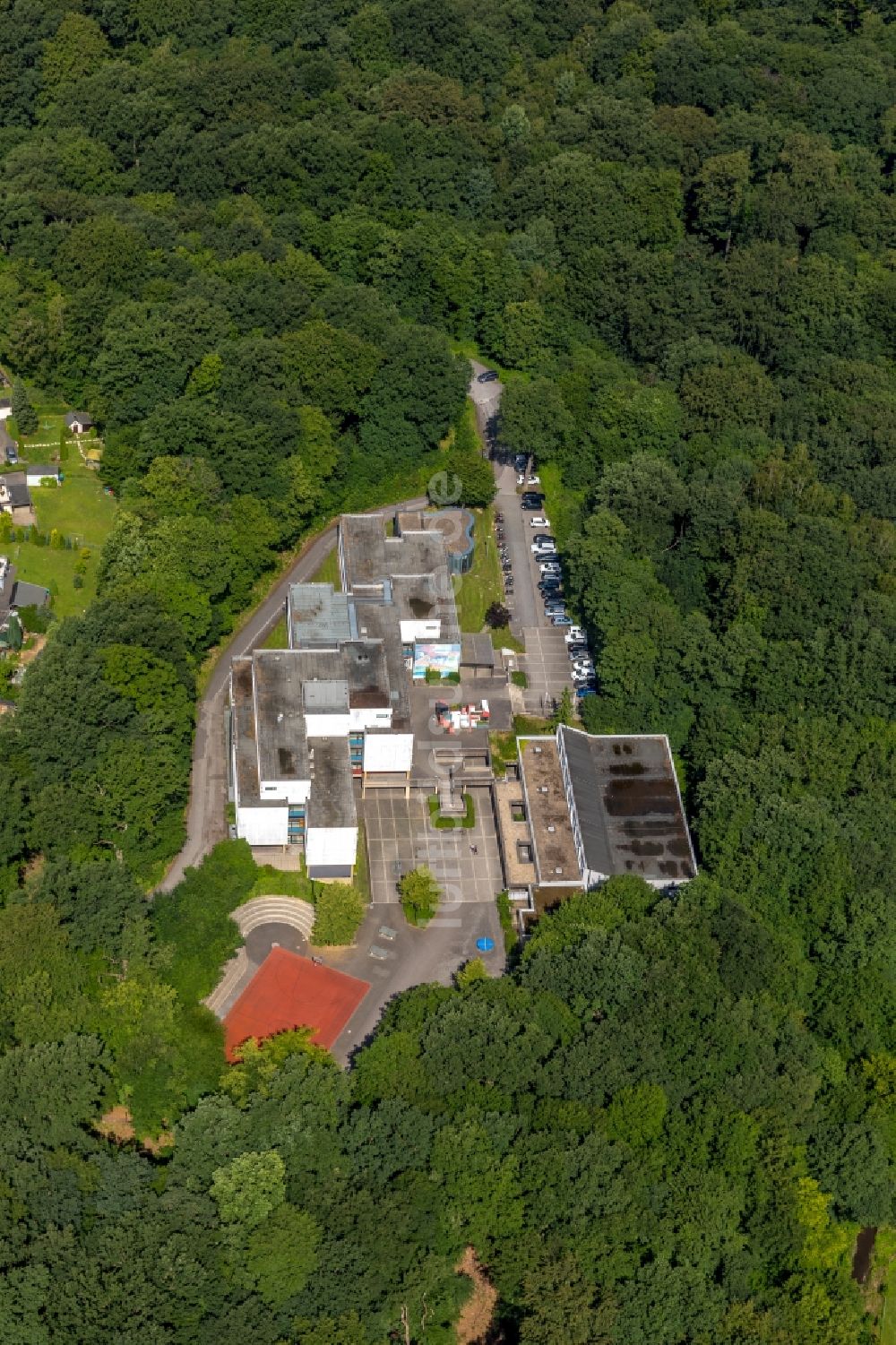 Arnsberg von oben - Schulgebäude des Graf-Gottfried-Gymnasiums in Arnsberg im Bundesland Nordrhein-Westfalen, Deutschland