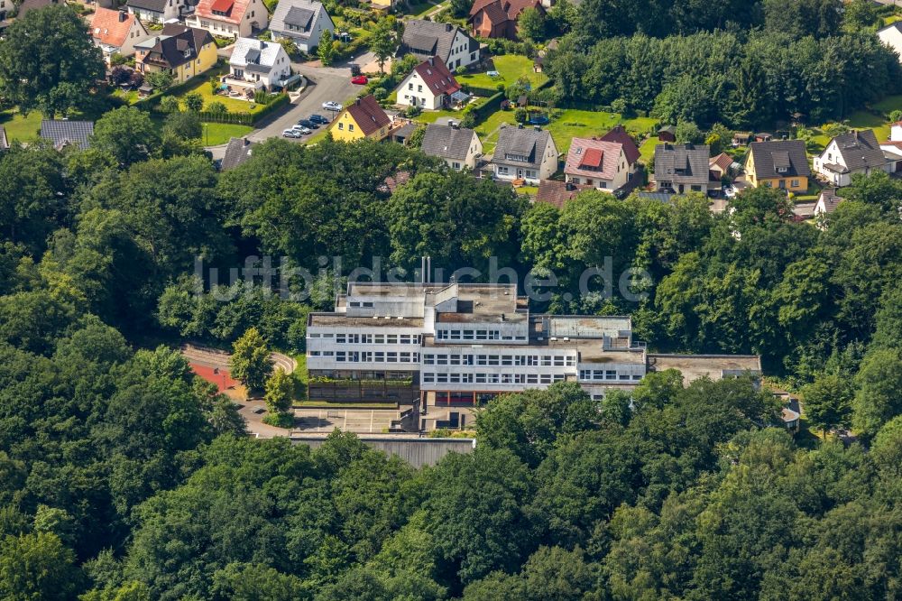 Arnsberg aus der Vogelperspektive: Schulgebäude des Graf-Gottfried-Gymnasiums in Arnsberg im Bundesland Nordrhein-Westfalen, Deutschland