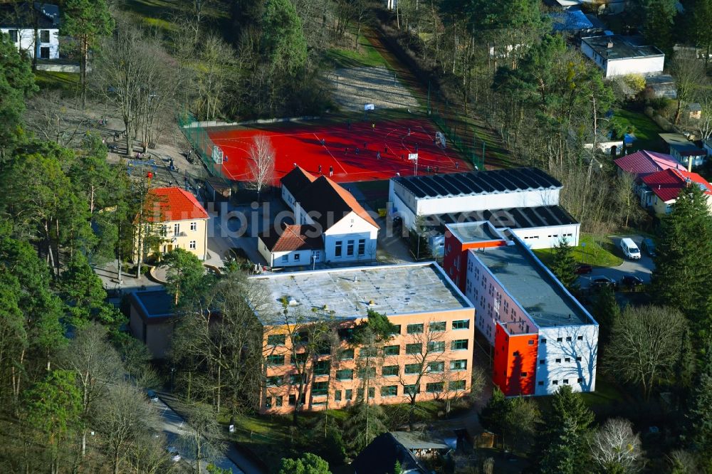 Luftaufnahme Michendorf - Schulgebäude der Grund- und Oberschule Wilhelmshorst im Ortsteil Wilhelmshorst in Michendorf im Bundesland Brandenburg, Deutschland