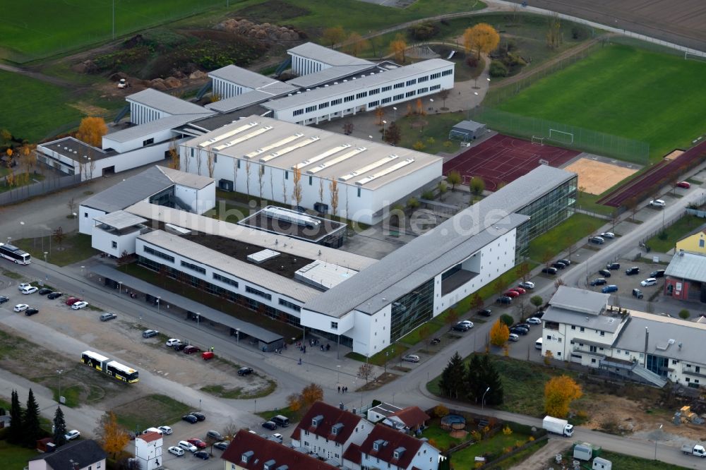 Beilngries von oben - Schulgebäude der Grundschule Beilngries in Beilngries im Bundesland Bayern, Deutschland