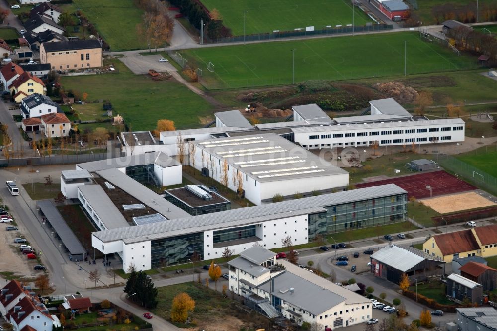 Beilngries aus der Vogelperspektive: Schulgebäude der Grundschule Beilngries in Beilngries im Bundesland Bayern, Deutschland