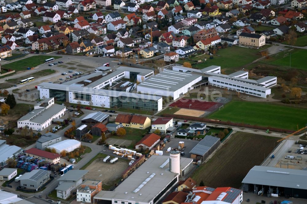 Luftaufnahme Beilngries - Schulgebäude der Grundschule Beilngries in Beilngries im Bundesland Bayern, Deutschland