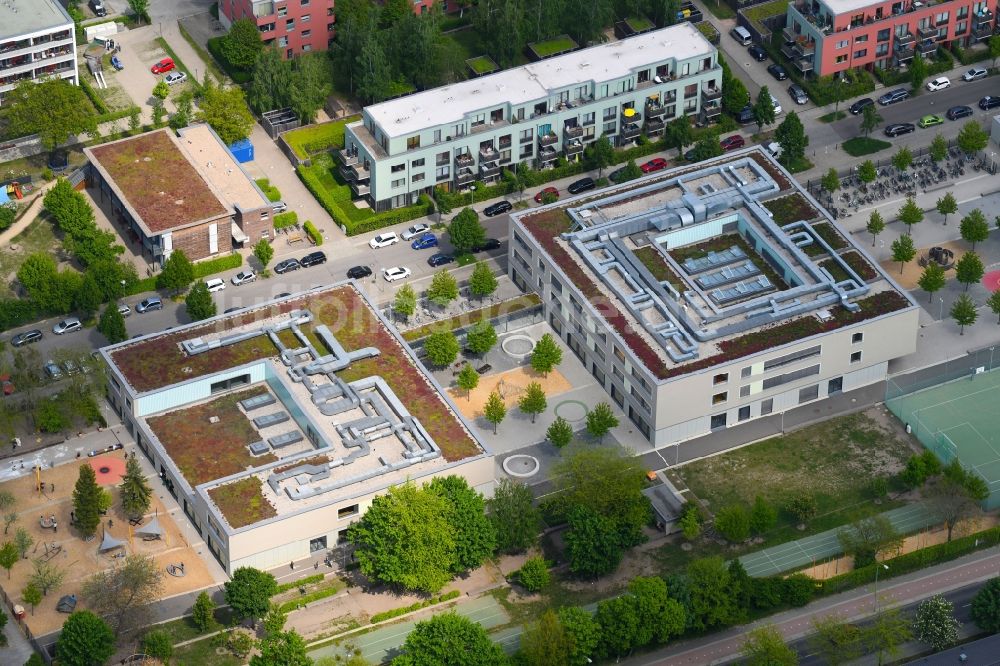 Luftaufnahme Potsdam - Schulgebäude der Grundschule im Bornstedter Feld an der Jakob-von-Gundling-Straße in Potsdam im Bundesland Brandenburg, Deutschland