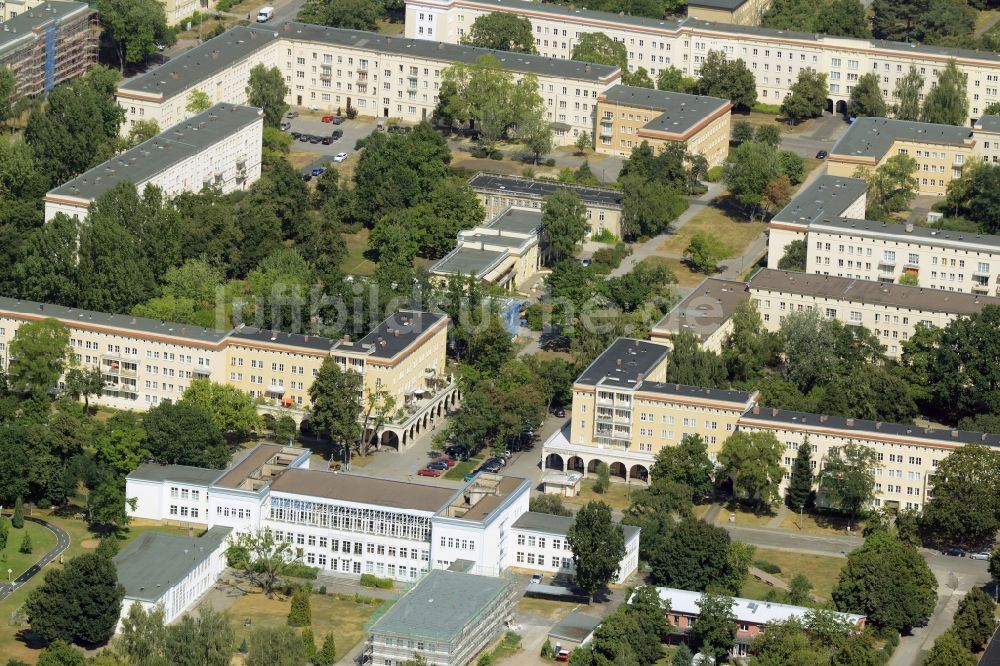 Luftaufnahme Eisenhüttenstadt - Schulgebäude der Grundschule 2 in Eisenhüttenstadt im Bundesland Brandenburg