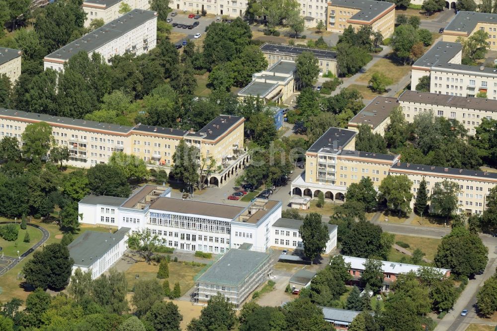 Luftaufnahme Eisenhüttenstadt - Schulgebäude der Grundschule 2 in Eisenhüttenstadt im Bundesland Brandenburg