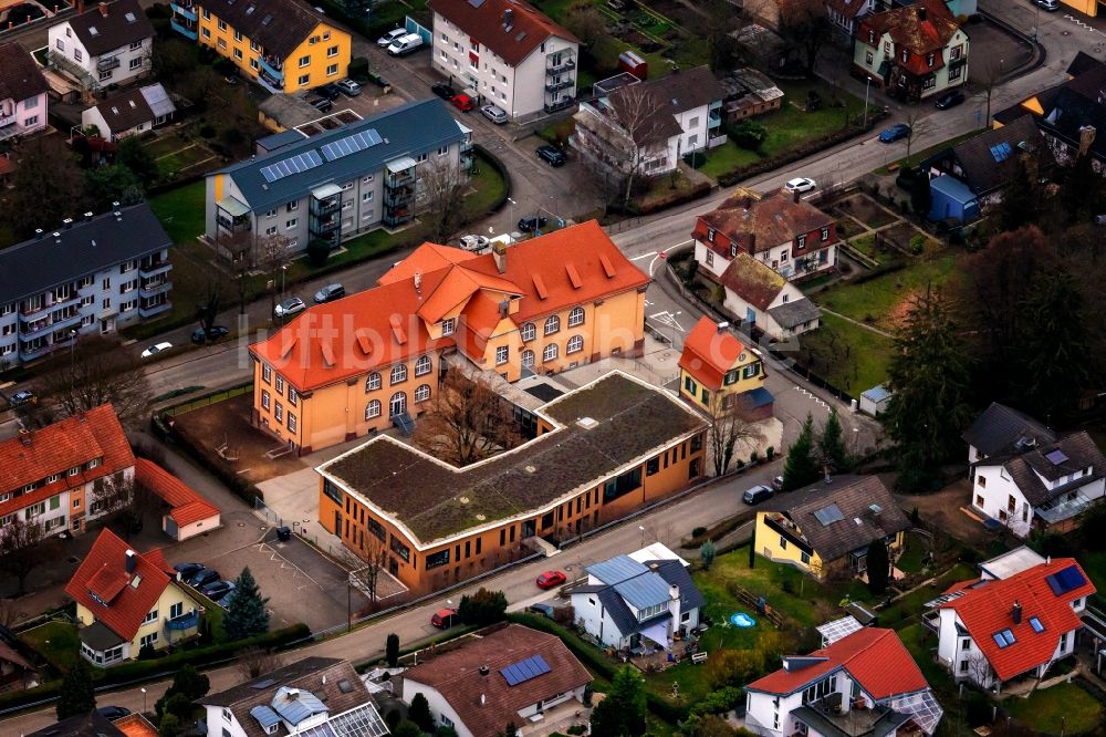 Ettenheim aus der Vogelperspektive: Schulgebäude der Grundschule in Ettenheim im Bundesland Baden-Württemberg, Deutschland