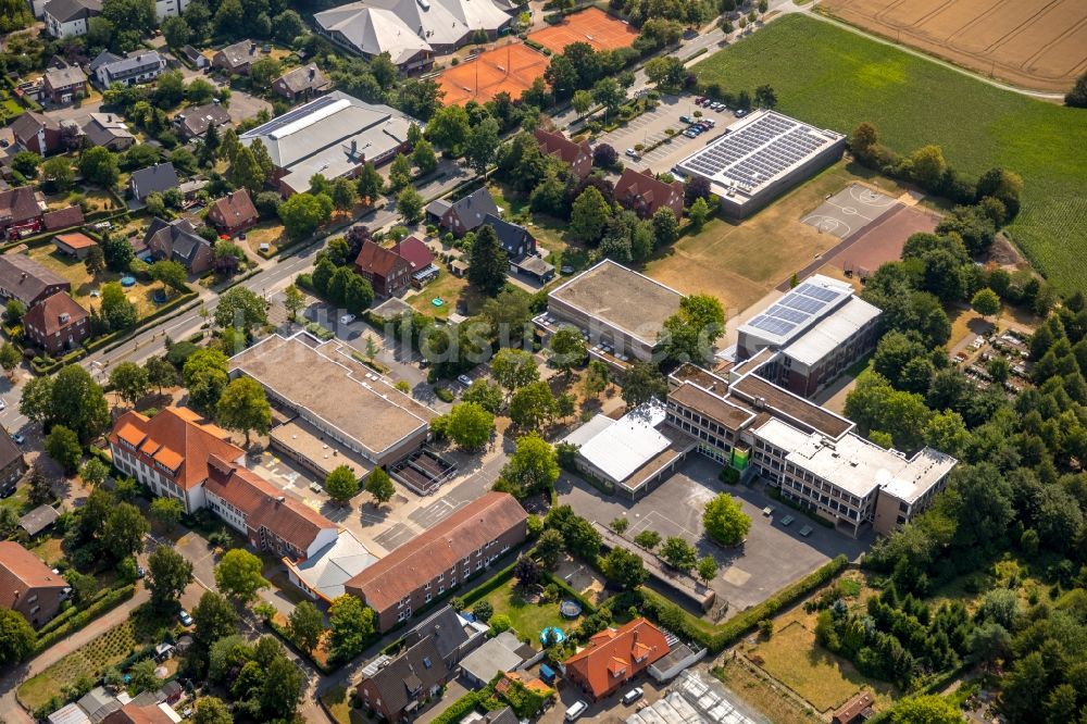 Everswinkel von oben - Schulgebäude der Grundschule Everswinkel in Everswinkel im Bundesland Nordrhein-Westfalen, Deutschland