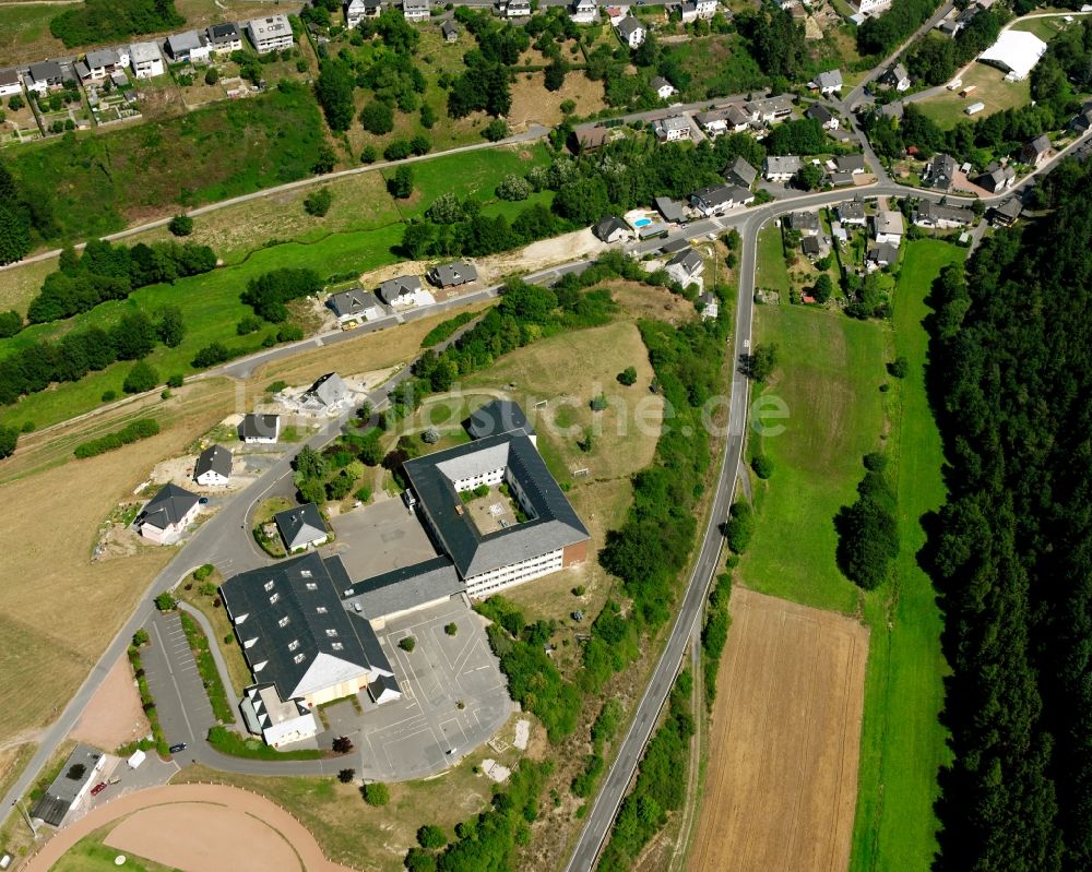 Rhaunen von oben - Schulgebäude Grundschule Idarwald Am Sonnenschlicher in Rhaunen im Bundesland Rheinland-Pfalz, Deutschland