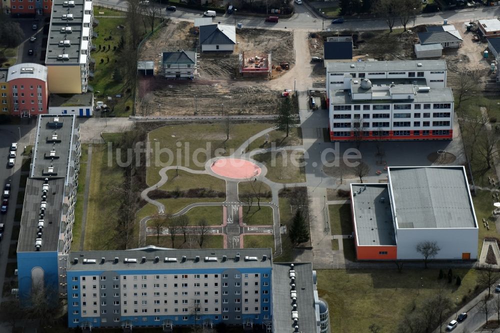 Magdeburg von oben - Schulgebäude der Grundschule Am Kannenstieg an der Pablo-Picasso-Straße im Ortsteil Kannenstieg in Magdeburg im Bundesland Sachsen-Anhalt