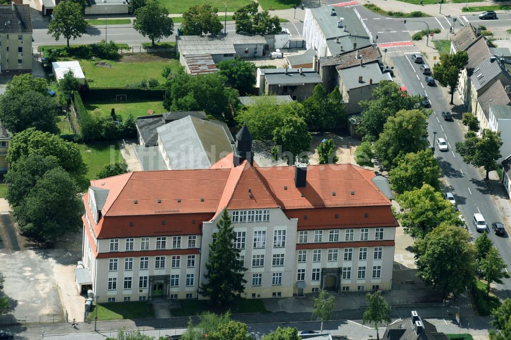 Schönebeck (Elbe) von oben - Schulgebäude der Grundschule Karl Liebknecht in Schönebeck (Elbe) im Bundesland Sachsen-Anhalt, Deutschland