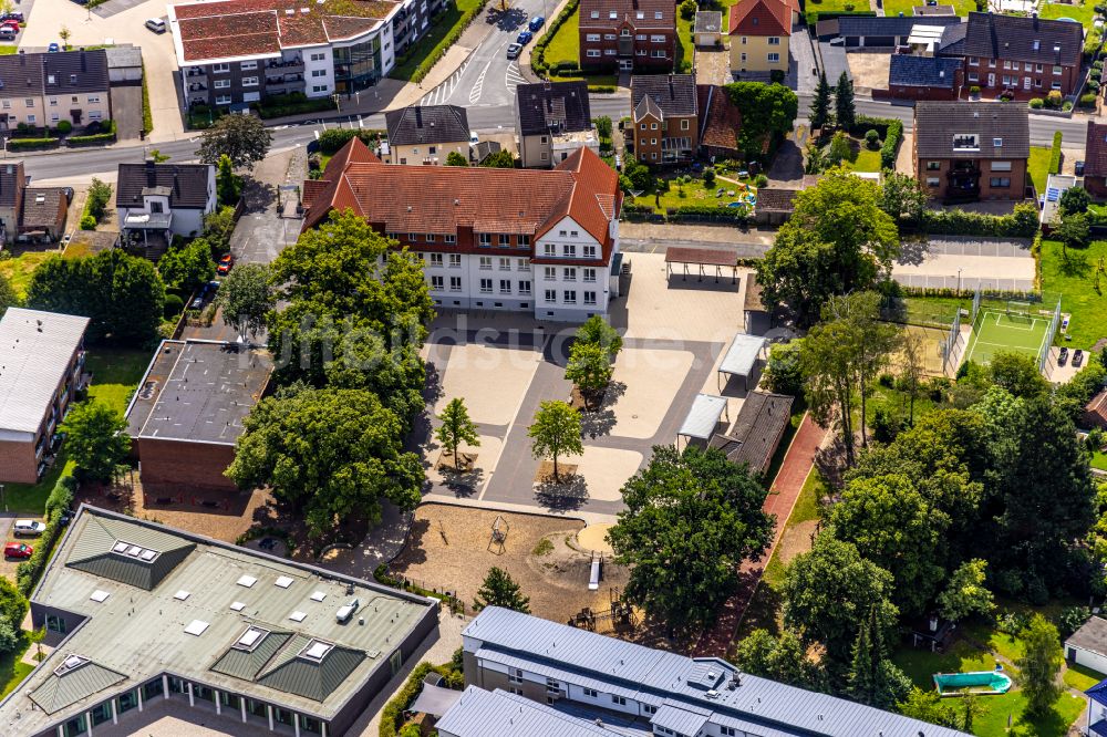 Luftbild Hamm - Schulgebäude der Grundschule Lessingschule an der Holzstraße im Stadtteil Herringen in Hamm im Bundesland Nordrhein-Westfalen