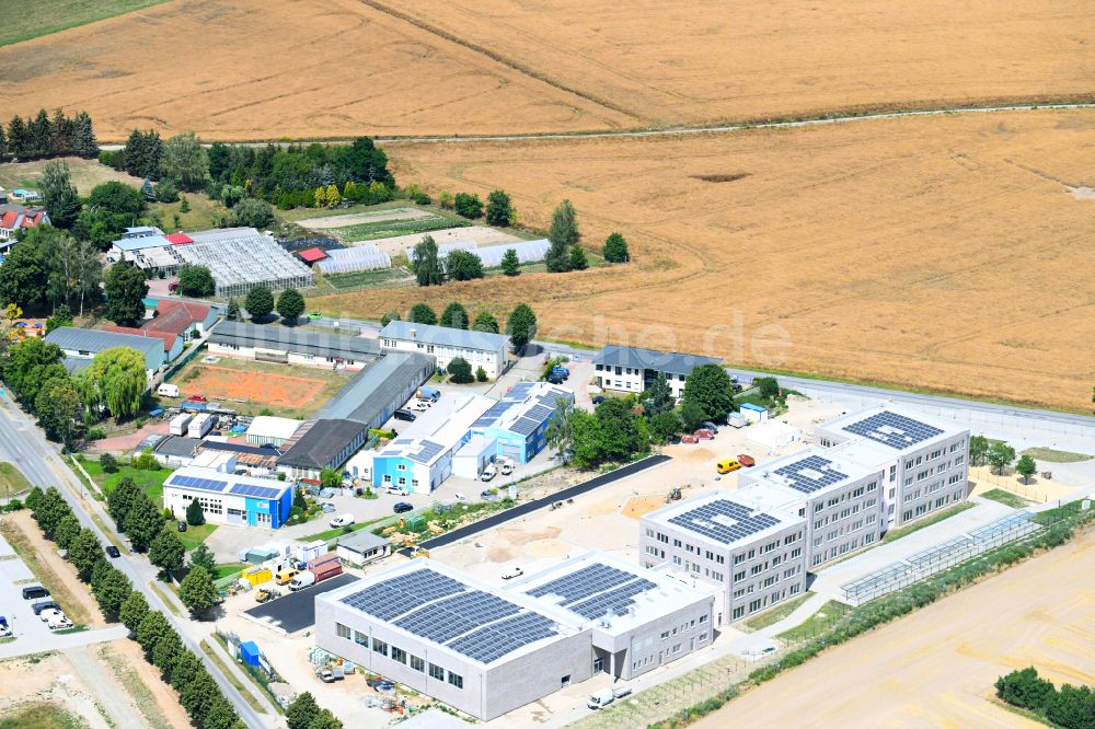 Luftaufnahme Lindenberg - Schulgebäude der Grundschule in Lindenberg im Bundesland Brandenburg, Deutschland