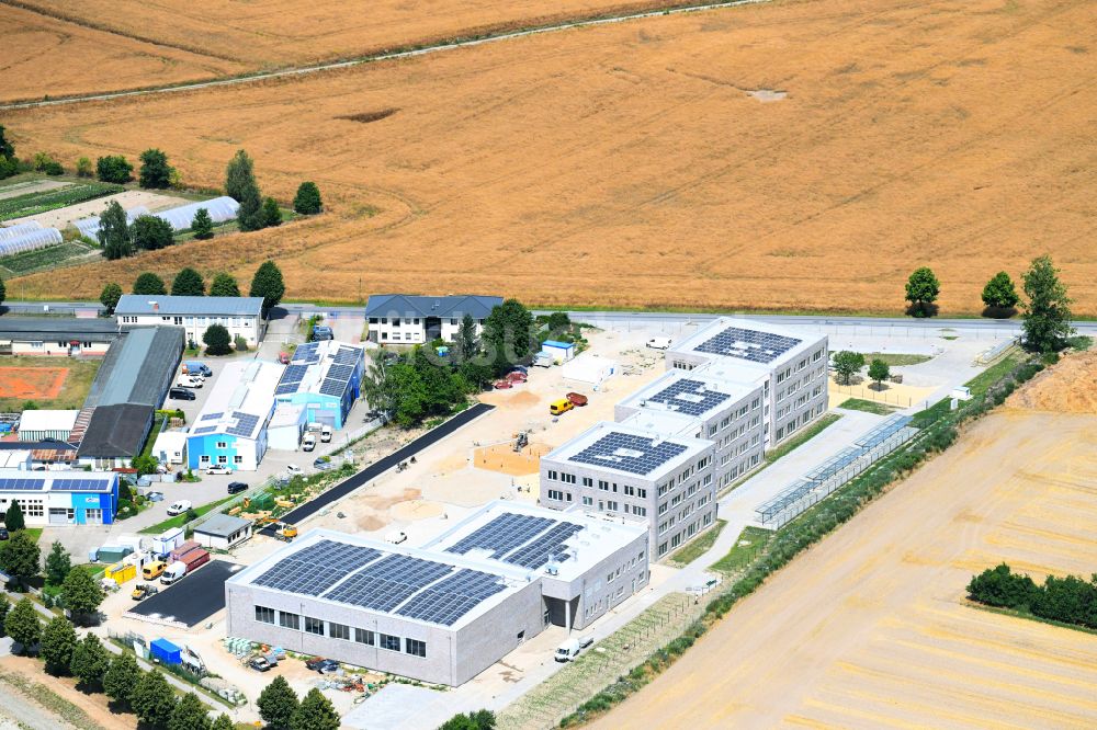 Lindenberg von oben - Schulgebäude der Grundschule in Lindenberg im Bundesland Brandenburg, Deutschland