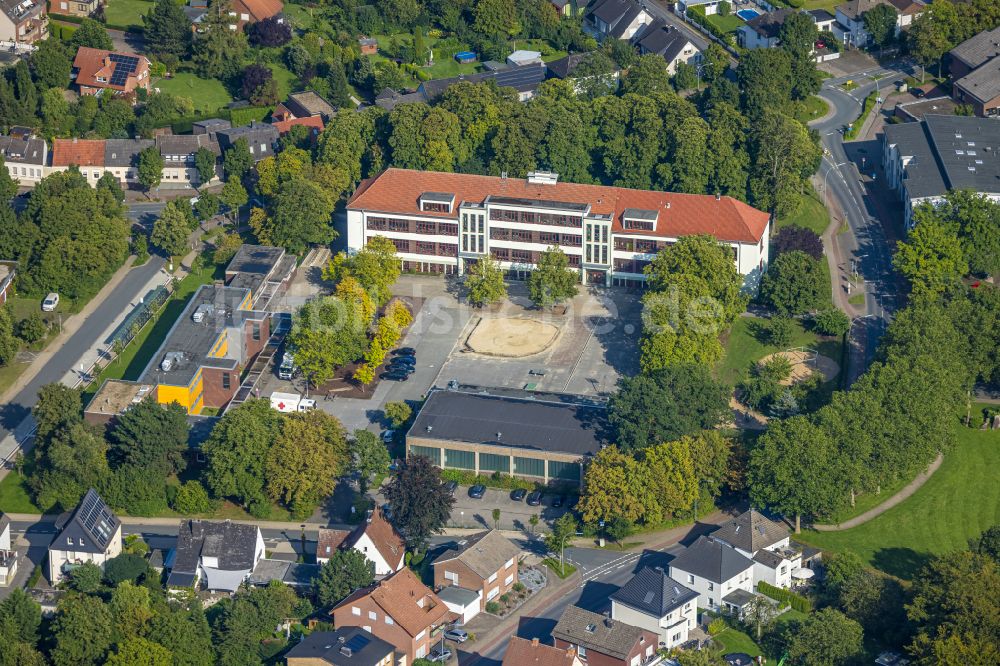 Beckum aus der Vogelperspektive: Schulgebäude Grundschule Mitte , Käthe-Kollwitz-Schule , Offene Ganztagsschule der Paul-Gerhardt Schule in Beckum im Bundesland Nordrhein-Westfalen, Deutschland