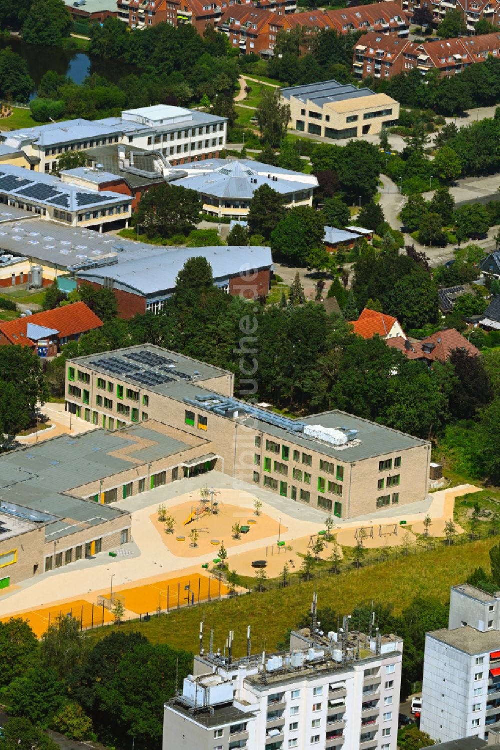 Neu Wulmstorf von oben - Schulgebäude Grundschule am Moor in Neu Wulmstorf im Bundesland Niedersachsen, Deutschland