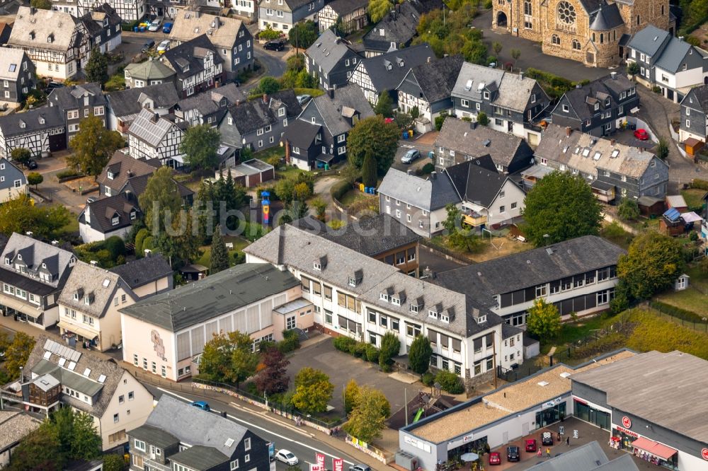 Luftbild Neunkirchen - Schulgebäude der Grundschule Neunkirchen in Neunkirchen im Bundesland Nordrhein-Westfalen, Deutschland