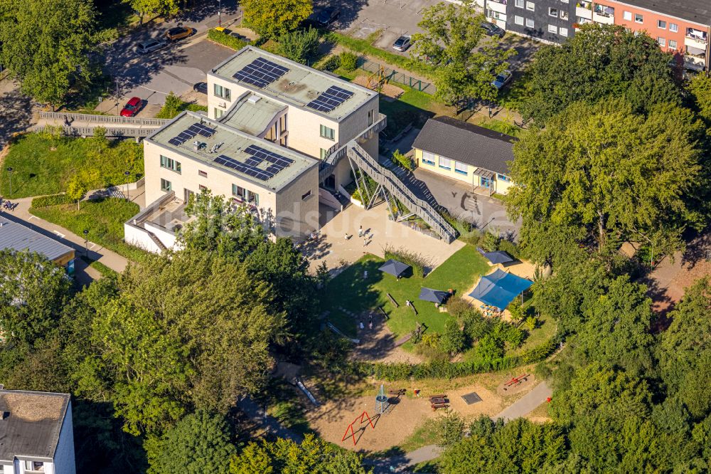 Heiligenhaus aus der Vogelperspektive: Schulgebäude Grundschule Regenbogen im Ortsteil Unterilp in Heiligenhaus im Bundesland Nordrhein-Westfalen, Deutschland