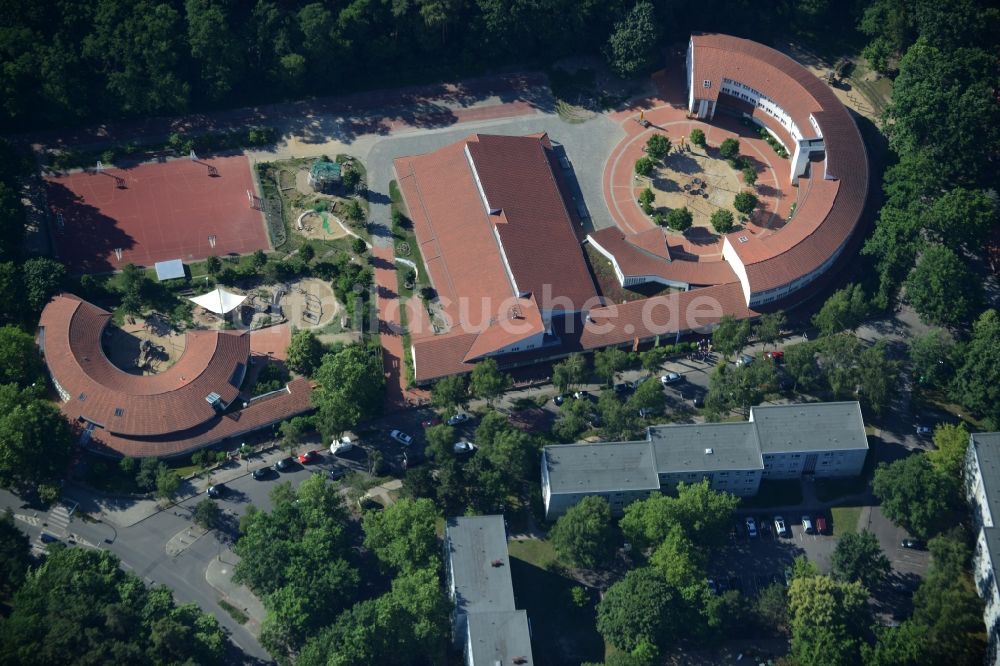 Berlin aus der Vogelperspektive: Schulgebäude der Grundschule am Rohrgarten in Berlin