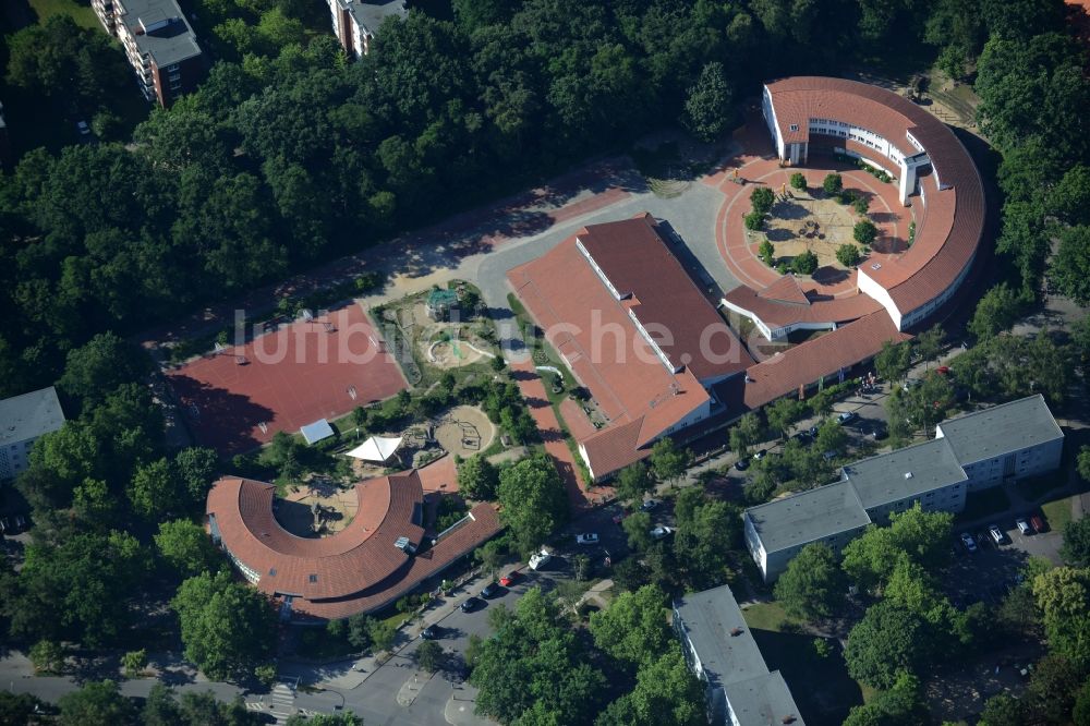 Luftbild Berlin - Schulgebäude der Grundschule am Rohrgarten in Berlin