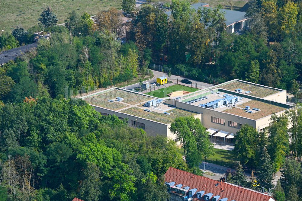 Luftbild Werneuchen - Schulgebäude Grundschule Im Rosenpark in Werneuchen im Bundesland Brandenburg, Deutschland