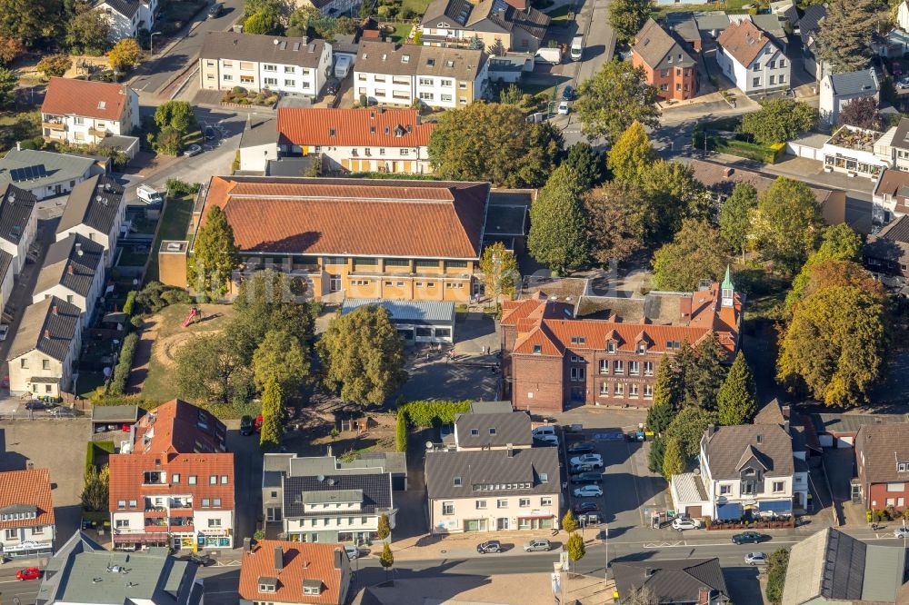 Massen aus der Vogelperspektive: Schulgebäude der Grundschule Schillerschule in Massen im Bundesland Nordrhein-Westfalen, Deutschland