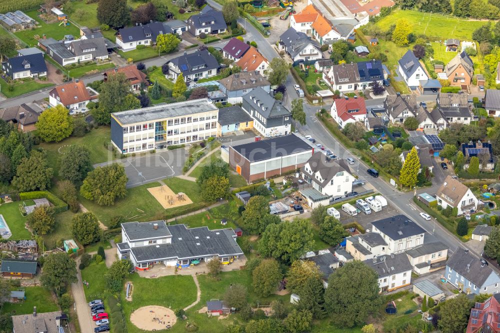 Luftaufnahme Rüggeberg - Schulgebäude Grundschule Wassermaus in Rüggeberg im Bundesland Nordrhein-Westfalen, Deutschland