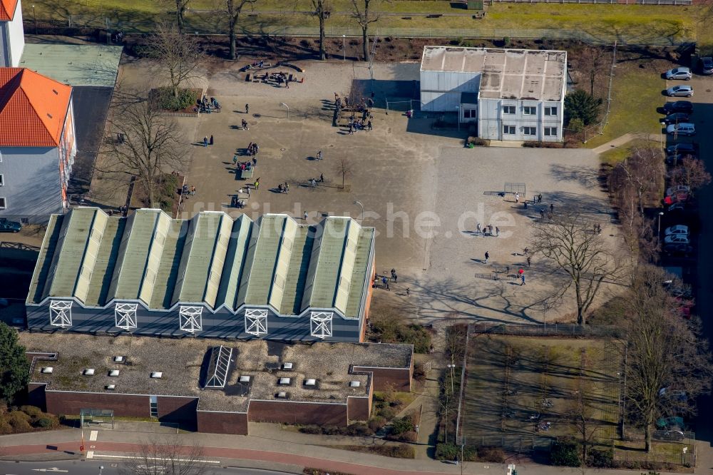 Luftaufnahme Bottrop - Schulgebäude der Gustav-Heinemann Realschule in Bottrop im Bundesland Nordrhein-Westfalen