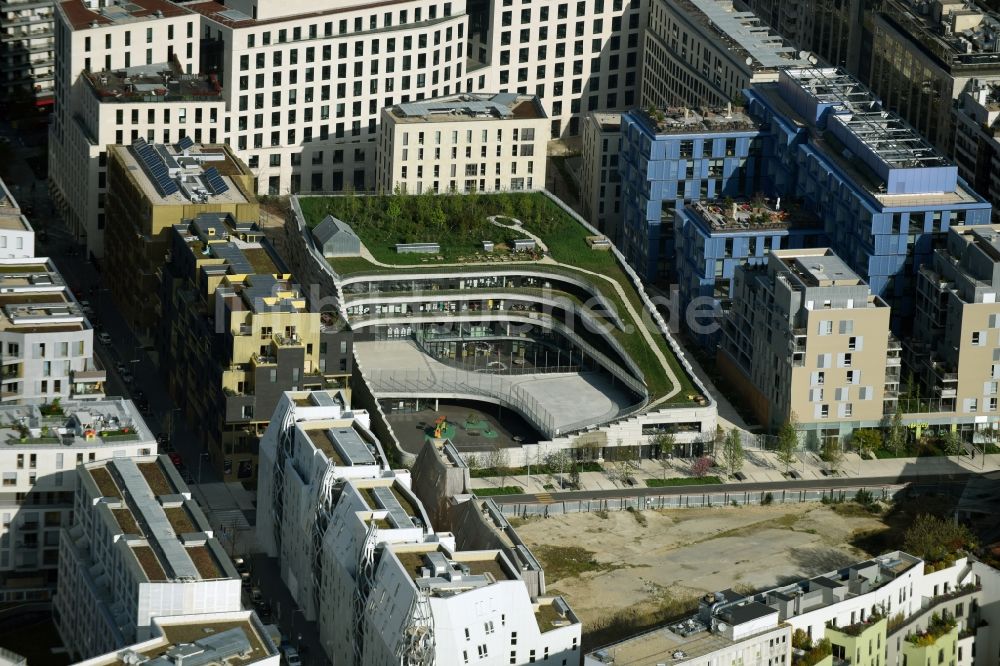 Luftaufnahme Paris Boulogne-Billancourt - Schulgebäude des Gymnase Biodiversité an der Rue Marcel Bontemps in Paris Boulogne-Billancourt in Ile-de-France, Frankreich