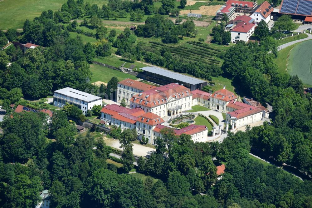 Passau von oben - Schulgebäude des Gymnasium - Auersperg-Gymnasium im Ortsteil Hacklberg in Passau im Bundesland Bayern, Deutschland