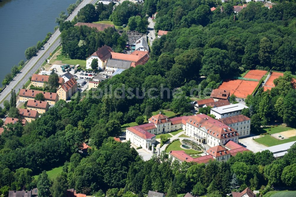 Passau aus der Vogelperspektive: Schulgebäude des Gymnasium - Auersperg-Gymnasium im Ortsteil Hacklberg in Passau im Bundesland Bayern, Deutschland