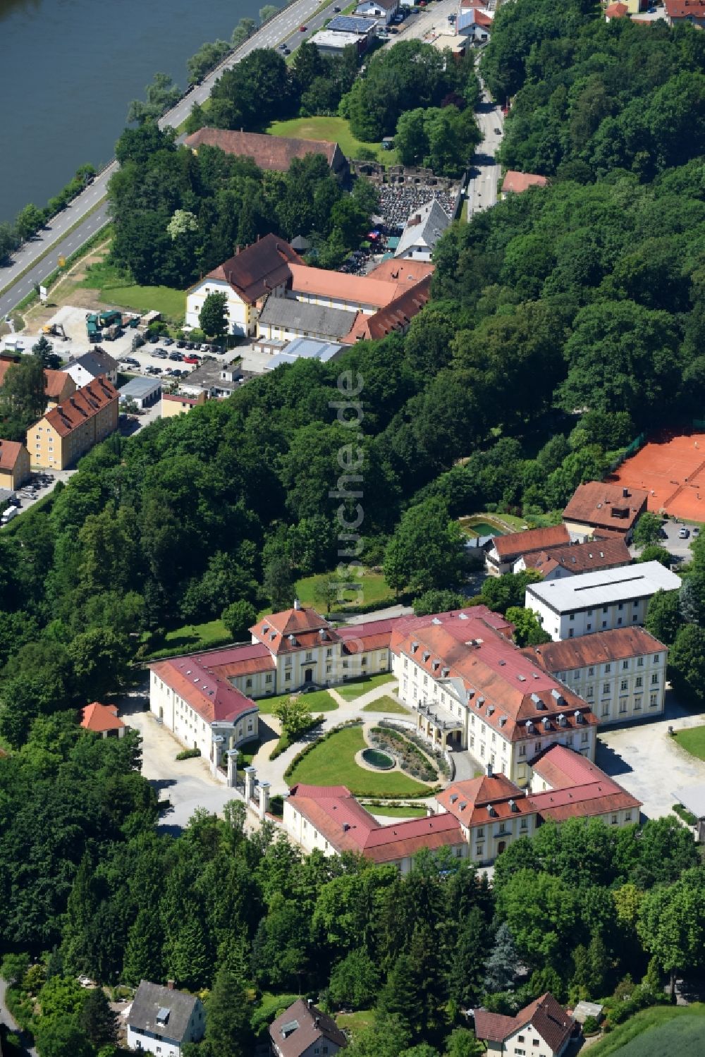 Luftaufnahme Passau - Schulgebäude des Gymnasium - Auersperg-Gymnasium im Ortsteil Hacklberg in Passau im Bundesland Bayern, Deutschland