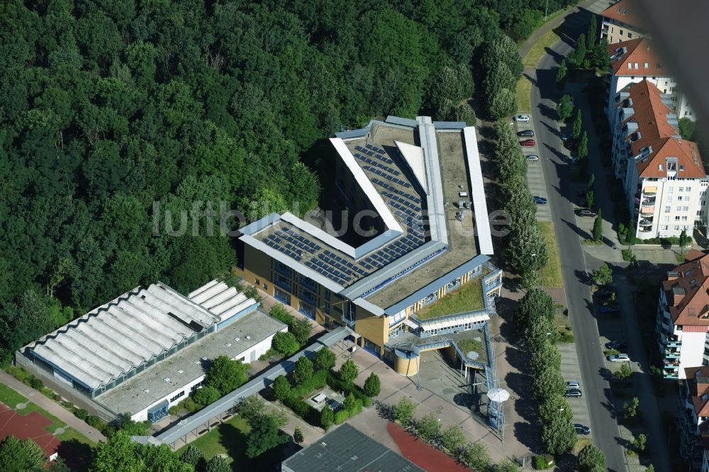 Luftaufnahme Leipzig - Schulgebäude des Gymnasium Gustav-Hertz-Gymnasium an der Dachsstraße in Leipzig im Bundesland Sachsen